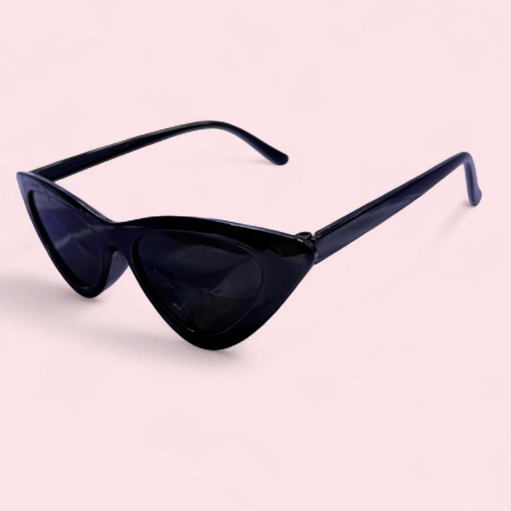 Black slim cat eye sunglasses 90s retro 60s y2k
